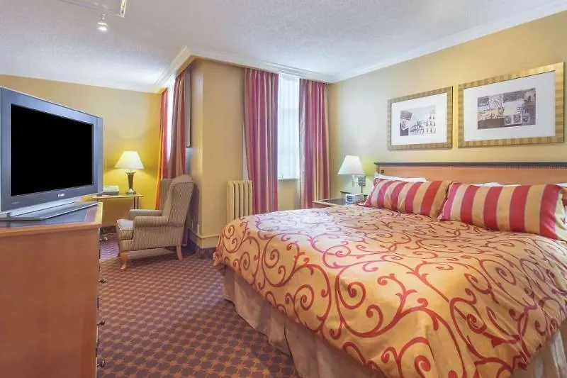 Howard Johnson By Wyndham Vancouver Downtown
